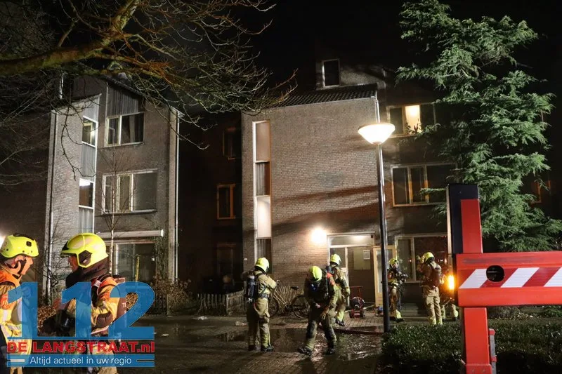 Explosief materiaal ontdekt bij woningbrand Waalwijk, 12 huizen ontruimd 16 Explosief materiaal ontdekt bij woningbrand Waalwijk, 12 huizen ontruimd 112 De Langstraat