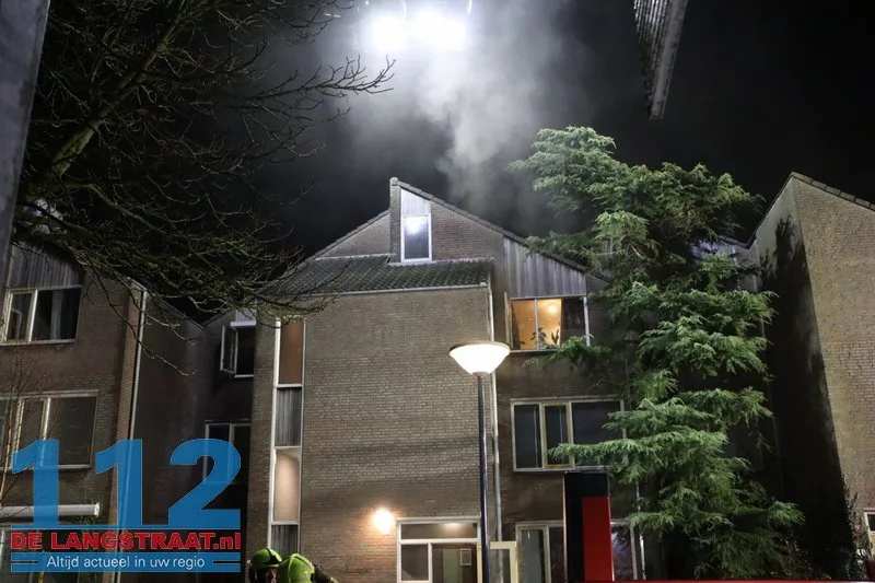 Explosief materiaal ontdekt bij woningbrand Waalwijk, 12 huizen ontruimd 18 Explosief materiaal ontdekt bij woningbrand Waalwijk, 12 huizen ontruimd 112 De Langstraat