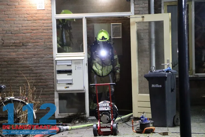 Explosief materiaal ontdekt bij woningbrand Waalwijk, 12 huizen ontruimd 19 Explosief materiaal ontdekt bij woningbrand Waalwijk, 12 huizen ontruimd 112 De Langstraat