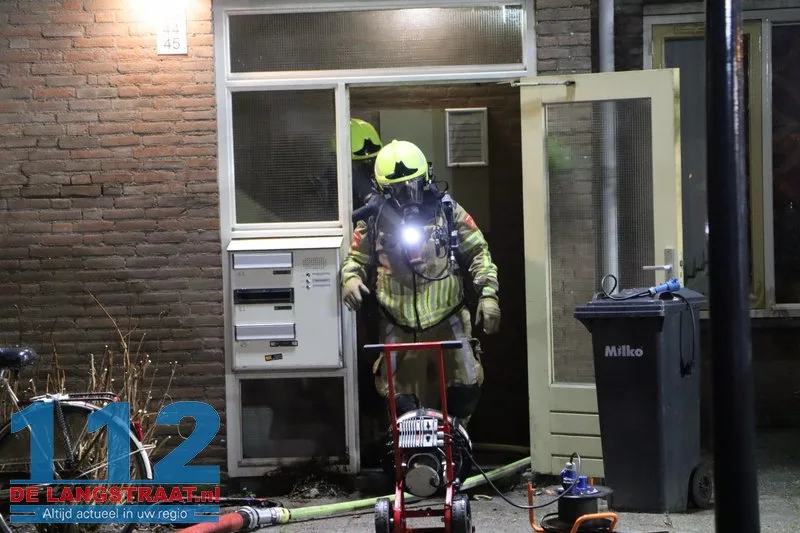 Explosief materiaal ontdekt bij woningbrand Waalwijk, 12 huizen ontruimd 20 Explosief materiaal ontdekt bij woningbrand Waalwijk, 12 huizen ontruimd 112 De Langstraat