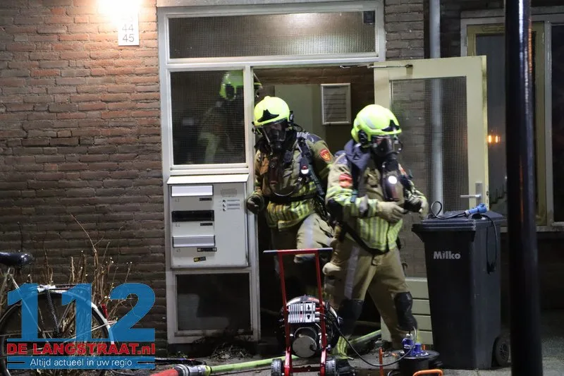 Explosief materiaal ontdekt bij woningbrand Waalwijk, 12 huizen ontruimd 21 Explosief materiaal ontdekt bij woningbrand Waalwijk, 12 huizen ontruimd 112 De Langstraat
