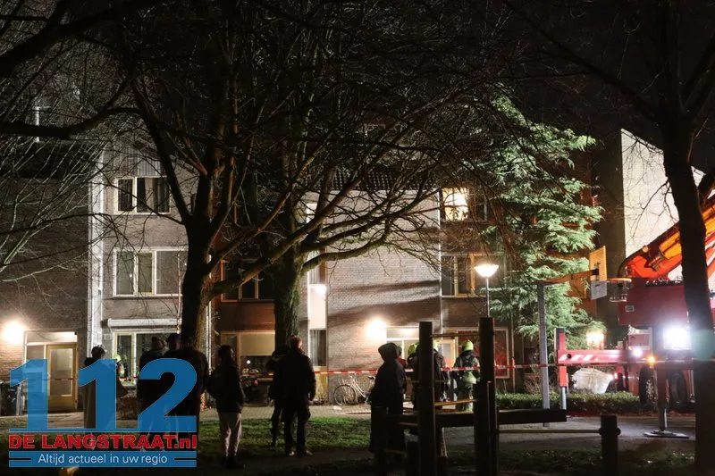 Explosief materiaal ontdekt bij woningbrand Waalwijk, 12 huizen ontruimd 26 Explosief materiaal ontdekt bij woningbrand Waalwijk, 12 huizen ontruimd 112 De Langstraat