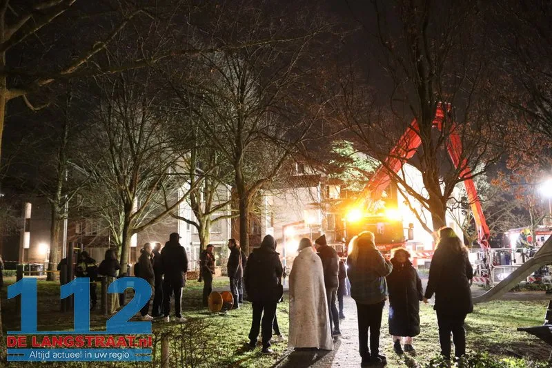 Explosief materiaal ontdekt bij woningbrand Waalwijk, 12 huizen ontruimd 30 Explosief materiaal ontdekt bij woningbrand Waalwijk, 12 huizen ontruimd 112 De Langstraat