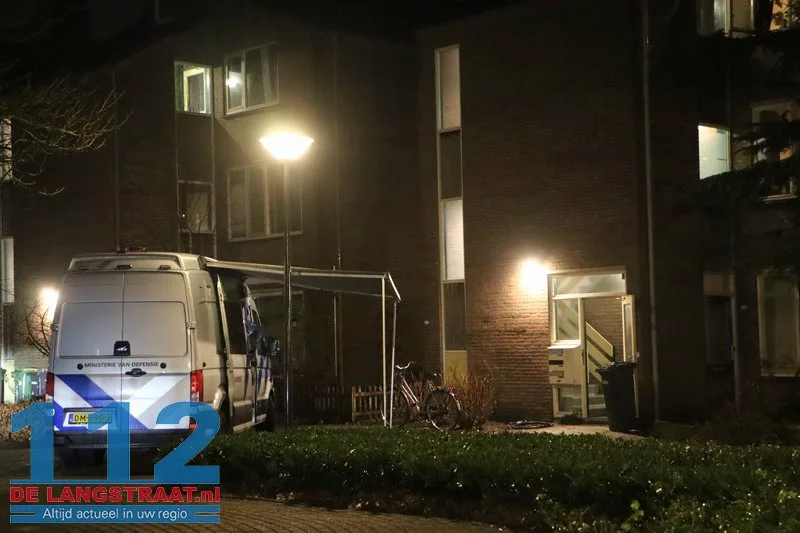 Explosief materiaal ontdekt bij woningbrand Waalwijk, 12 huizen ontruimd 37 Explosief materiaal ontdekt bij woningbrand Waalwijk, 12 huizen ontruimd 112 De Langstraat