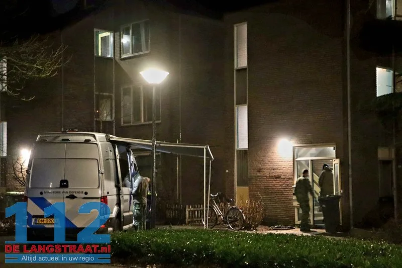 Explosief materiaal ontdekt bij woningbrand Waalwijk, 12 huizen ontruimd 39 Explosief materiaal ontdekt bij woningbrand Waalwijk, 12 huizen ontruimd 112 De Langstraat