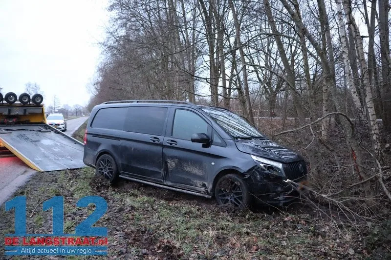 Politie lost waarschuwingsschot in Sprang-Capelle bij arrestatie verdachte van steekpartij 11 Politie lost waarschuwingsschot in Sprang-Capelle bij arrestatie verdachte van steekpartij 112 De Langstraat
