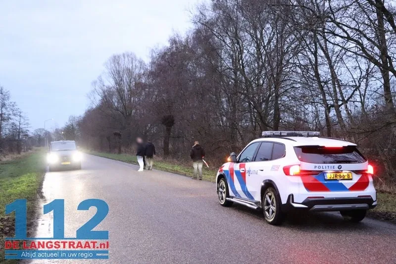 Politie lost waarschuwingsschot in Sprang-Capelle bij arrestatie verdachte van steekpartij 21 Politie lost waarschuwingsschot in Sprang-Capelle bij arrestatie verdachte van steekpartij 112 De Langstraat