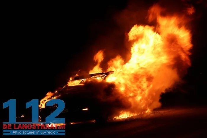 Geparkeerde auto gaat in vlammen op Sprang-Capelle 112 De Langstraat