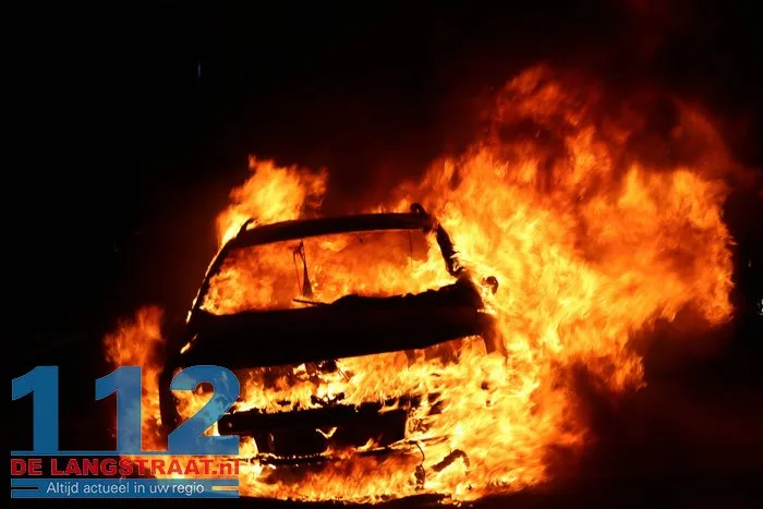 Geparkeerde auto gaat in vlammen op Sprang-Capelle 112 De Langstraat