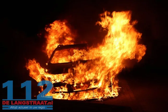 Geparkeerde auto gaat in vlammen op Sprang-Capelle 112 De Langstraat