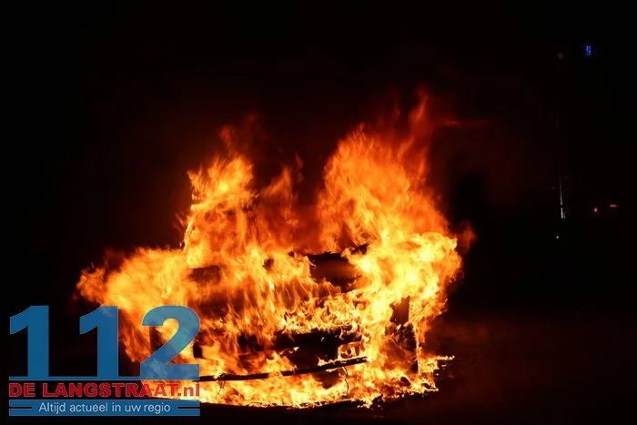 Geparkeerde auto gaat in vlammen op Sprang-Capelle 112 De Langstraat