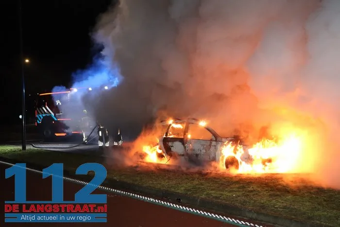 Geparkeerde auto gaat in vlammen op Sprang-Capelle 112 De Langstraat