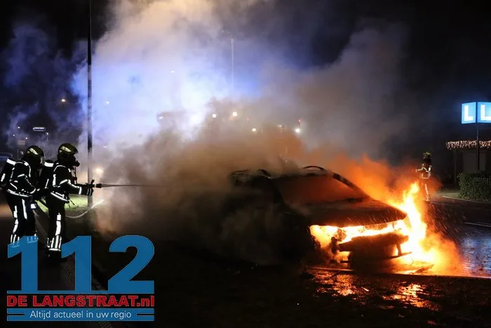Geparkeerde auto gaat in vlammen op Sprang-Capelle 112 De Langstraat