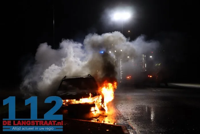 Geparkeerde auto gaat in vlammen op Sprang-Capelle 112 De Langstraat