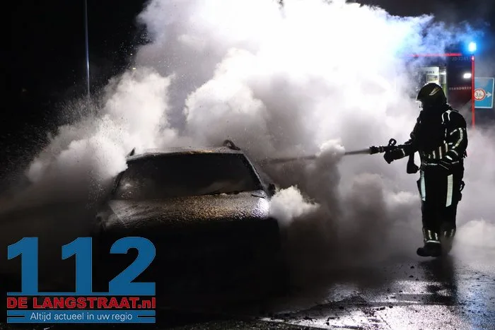 Geparkeerde auto gaat in vlammen op Sprang-Capelle 112 De Langstraat