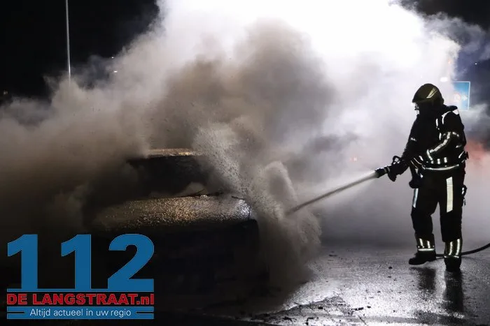 Geparkeerde auto gaat in vlammen op Sprang-Capelle 112 De Langstraat