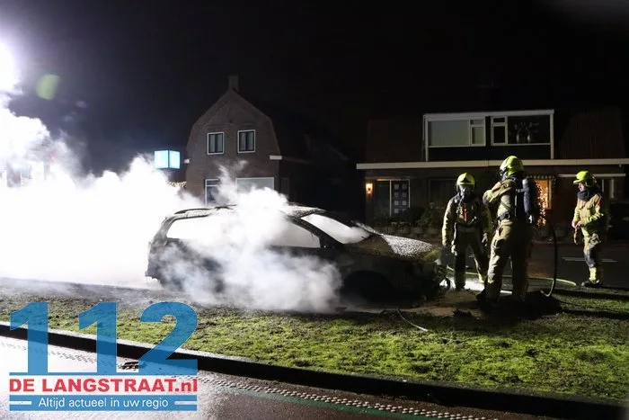 Geparkeerde auto gaat in vlammen op Sprang-Capelle 112 De Langstraat