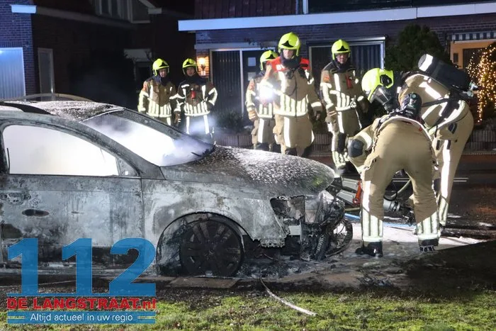 Geparkeerde auto gaat in vlammen op Sprang-Capelle 112 De Langstraat