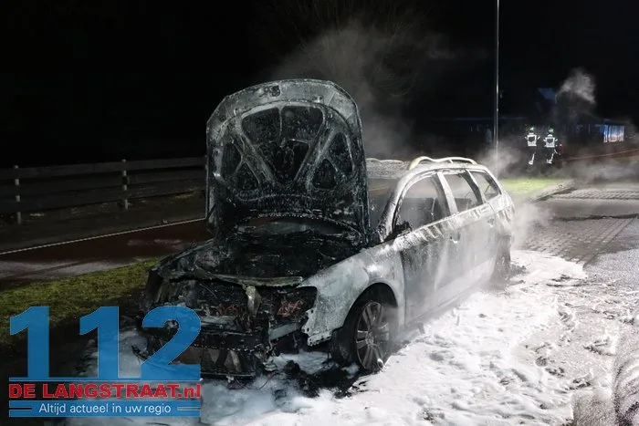 Geparkeerde auto gaat in vlammen op Sprang-Capelle 112 De Langstraat
