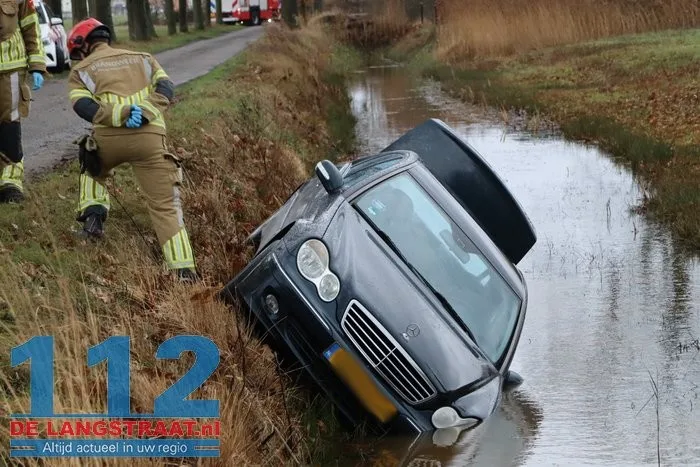 Auto zonder bestuurder aangetroffen in sloot Bosweg in Dongen 112 De Langstraat