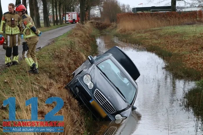 Auto zonder bestuurder aangetroffen in sloot Bosweg in Dongen 112 De Langstraat