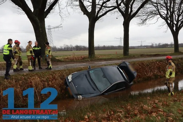 Auto zonder bestuurder aangetroffen in sloot Bosweg in Dongen 112 De Langstraat