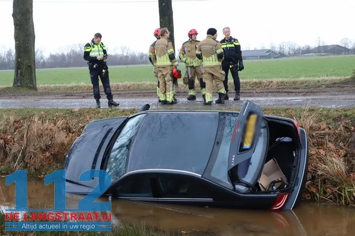 Auto zonder bestuurder aangetroffen in sloot Bosweg in Dongen 112 De Langstraat