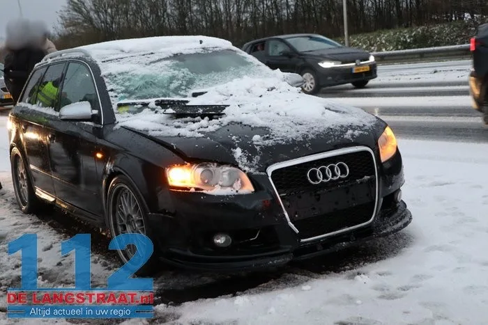 Ongeval tussen twee auto's Midden-Brabantweg Kaatsheuvel 3 Ongeval tussen twee auto's Midden-Brabantweg Kaatsheuvel 112 De Langstraat