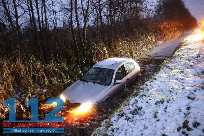Auto door gladheid de sloot in Koesteeg Sprang-Capelle 112 De Langstraat