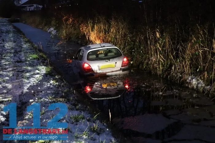 Auto door gladheid de sloot in Koesteeg Sprang-Capelle 112 De Langstraat