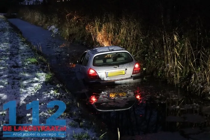 Auto door gladheid de sloot in Koesteeg Sprang-Capelle 112 De Langstraat