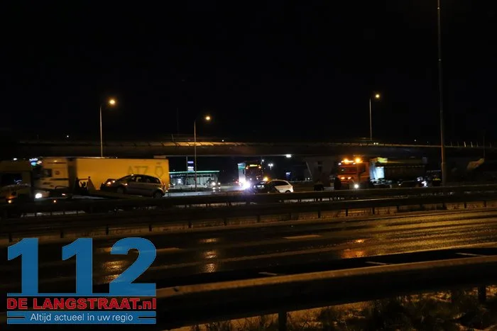 A59 Waalwijk richting Den Bosch afgesloten na ongevallen door extreme gladheid 112 De Langstraat