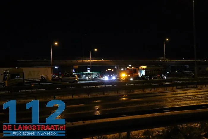 A59 Waalwijk richting Den Bosch afgesloten na ongevallen door extreme gladheid 112 De Langstraat