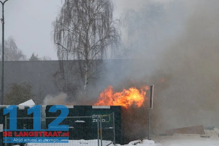 Grote restafval container in brand milieustraat Loon op Zand 112 De Langstraat