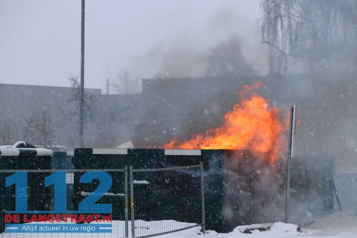 Grote restafval container in brand milieustraat Loon op Zand 112 De Langstraat