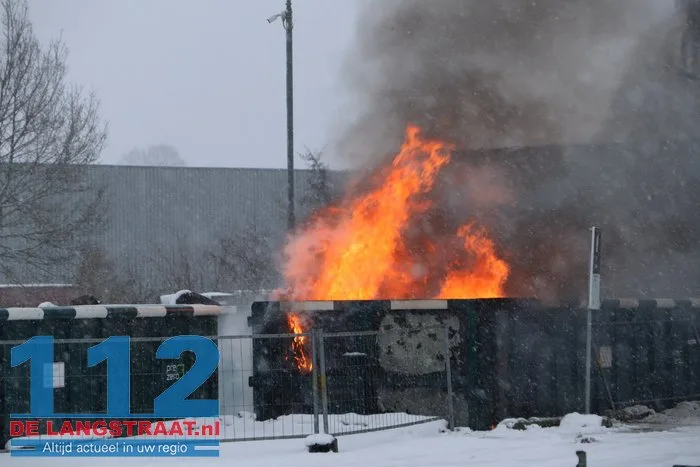 Grote restafval container in brand milieustraat Loon op Zand 112 De Langstraat