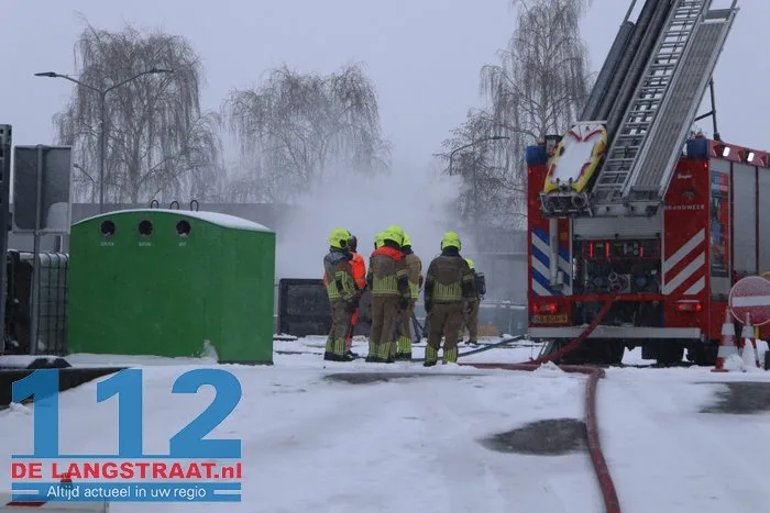 Grote restafval container in brand milieustraat Loon op Zand 112 De Langstraat