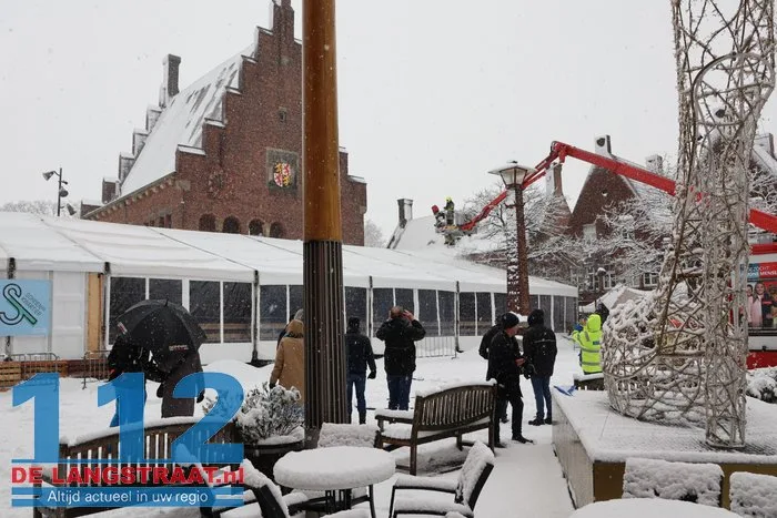 Schaatsbaan in centrum Waalwijk ontruimd: dak dreigt in te zakken door sneeuwlast 112 De Langstraat