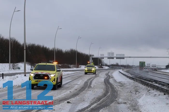 Midden-Brabantweg Waalwijk deels afgesloten na scharen van vrachtwagen 13 Midden-Brabantweg Waalwijk deels afgesloten na scharen van vrachtwagen 112 De Langstraat