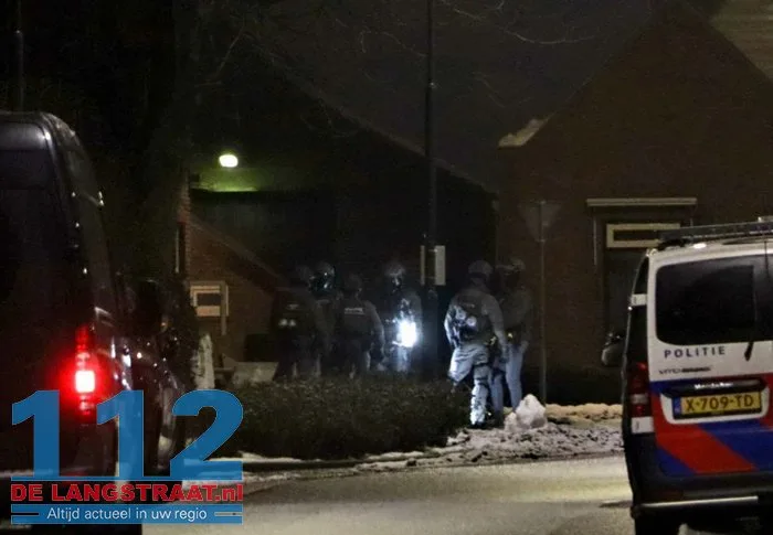 Arrestatieteam treft werkende cocaïnewasserij aan in Sprang-Capelle 9 Arrestatieteam treft werkende cocaïnewasserij aan in Sprang-Capelle 112 De Langstraat
