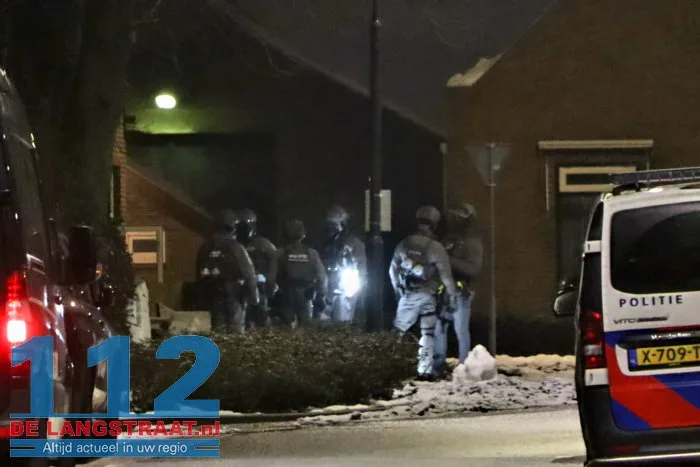 Arrestatieteam treft werkende cocaïnewasserij aan in Sprang-Capelle 11 Arrestatieteam treft werkende cocaïnewasserij aan in Sprang-Capelle 112 De Langstraat