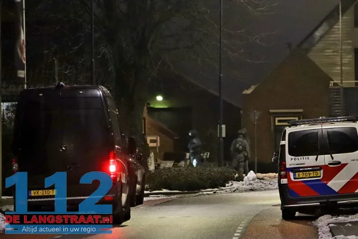Arrestatieteam treft werkende cocaïnewasserij aan in Sprang-Capelle 13 Arrestatieteam treft werkende cocaïnewasserij aan in Sprang-Capelle 112 De Langstraat