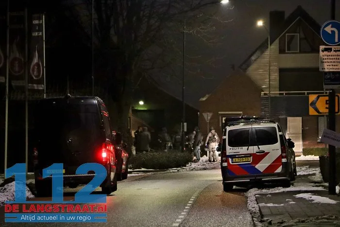 Arrestatieteam treft werkende cocaïnewasserij aan in Sprang-Capelle 18 Arrestatieteam treft werkende cocaïnewasserij aan in Sprang-Capelle 112 De Langstraat