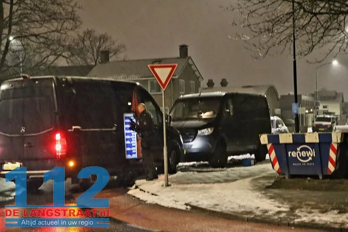 Arrestatieteam treft werkende cocaïnewasserij aan in Sprang-Capelle 30 Arrestatieteam treft werkende cocaïnewasserij aan in Sprang-Capelle 112 De Langstraat