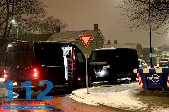 Arrestatieteam treft werkende cocaïnewasserij aan in Sprang-Capelle 32 Arrestatieteam treft werkende cocaïnewasserij aan in Sprang-Capelle 112 De Langstraat
