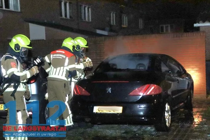 Brandstichting aan de Erve: ruit ingeslagen en auto van binnenuit verwoest 112 De Langstraat