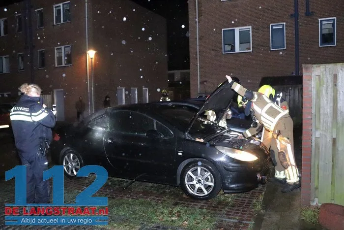 Brandstichting aan de Erve: ruit ingeslagen en auto van binnenuit verwoest 112 De Langstraat