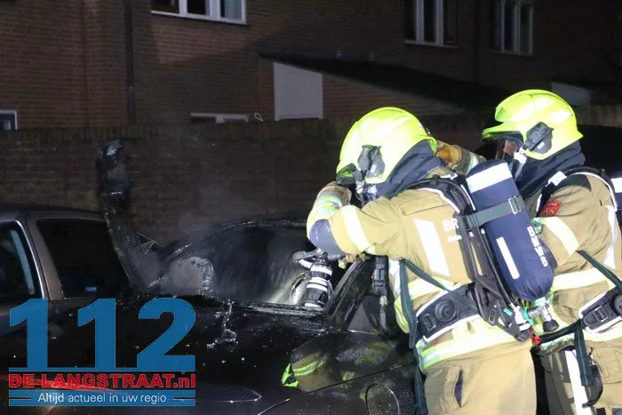 Brandstichting aan de Erve: ruit ingeslagen en auto van binnenuit verwoest 112 De Langstraat