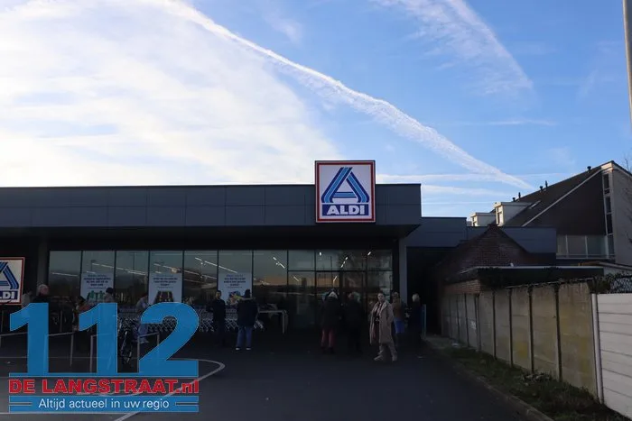 Brand in perscontainer bij Aldi Kaatsheuvel, woningen ontruimd 112 De Langstraat