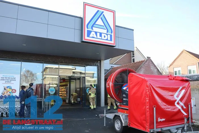 Brand in perscontainer bij Aldi Kaatsheuvel, woningen ontruimd 112 De Langstraat